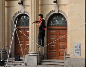 Building Confidence using both Past and Future Memories