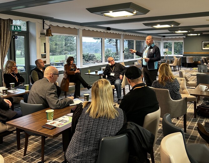 Andy talking to DBN Members at a networking meeting at Beamish Park Golf Club.