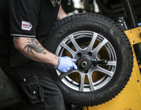 How to change a wheel in ten steps