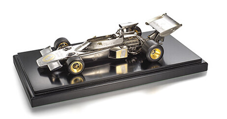 Simon wins a Gold Award in Modelmakers & Smallworkers Senior in 2019