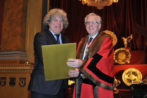 Simon wins Gold and the Senior Award in 2013