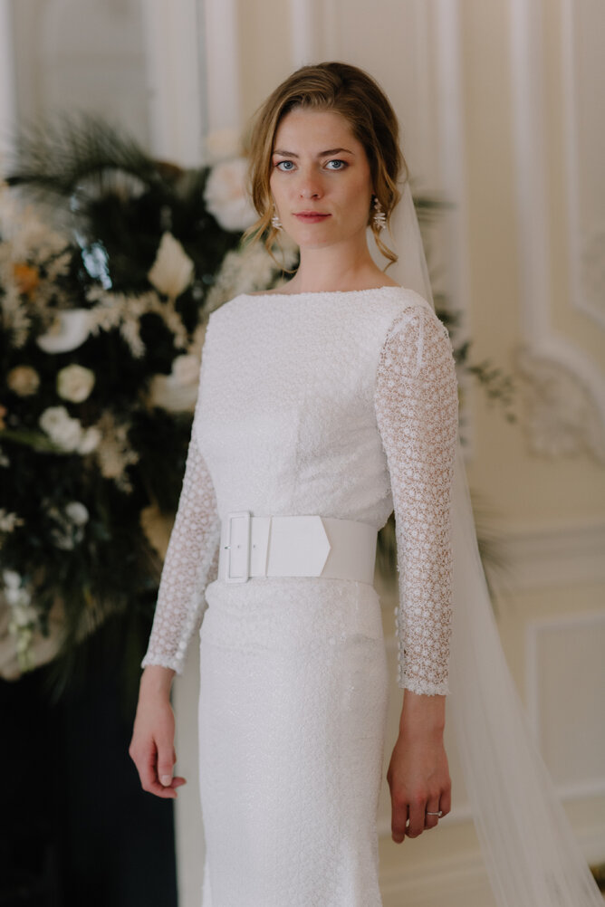 understated wedding dresses, exclusive www.kateedmondsonbridal.co.uk, Couture wedding dress UK, Simple wedding dresses, plain wedding dresses, bridal gowns, long sleeve wedding dress, elegant wedding dresses, long sleeve lace wedding dress, minimalist wedding dress, 