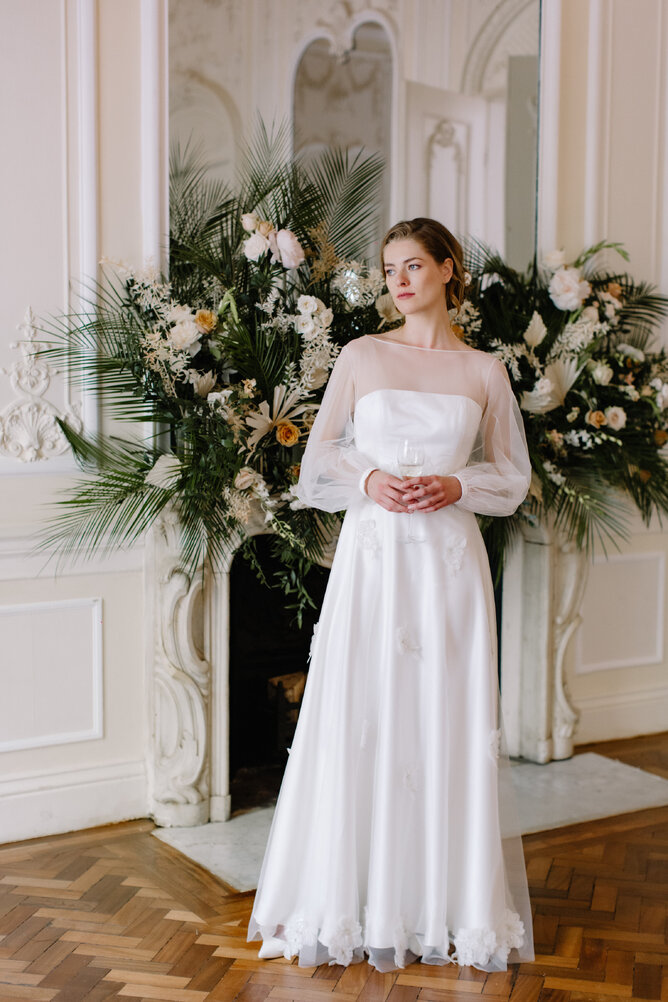 classy wedding dresses, tulle wedding dresses, classic wedding dress, wedding with no train, vintage style wedding dresses, best bespoke wedding dresses London, Wedding dress designer near me, Couture wedding dress UK, Luxury wedding dress designers