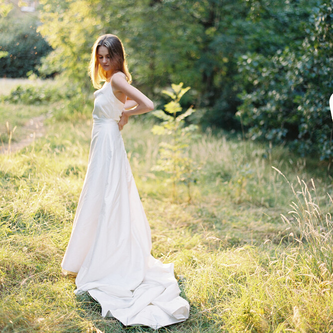 vintage style bridal dress, long train