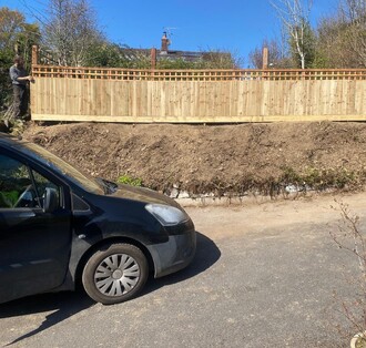 Fencing contractors Ivybridge