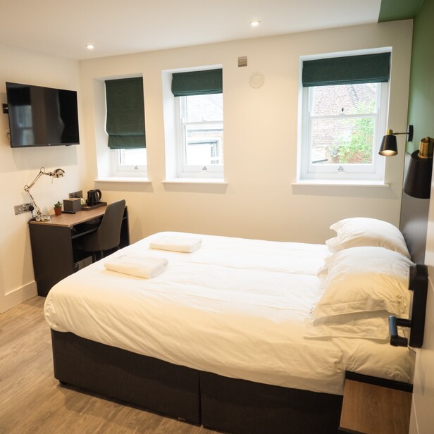 Rooms | Crown Hotel