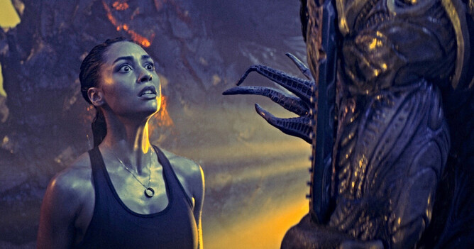 SKYLIN3S - Director: Liam O'Donnell. With: Rhona Mitra, Lindsey Morgan, Alexander Siddig, James Cosmo. France 2020. 112 mins.