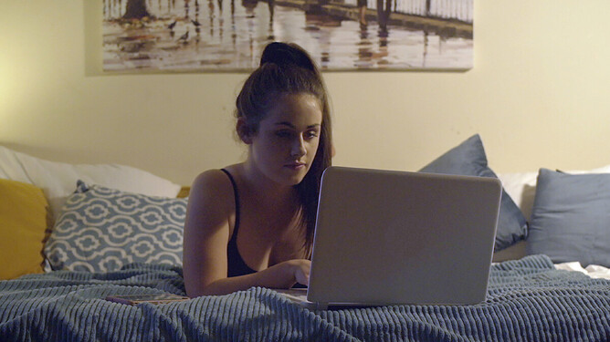 CAM GIRLS is directed by Rebecca Matthews and stars Abi Casson Thompson, Steve Aaron-Sipple, Stephanie Lodge.