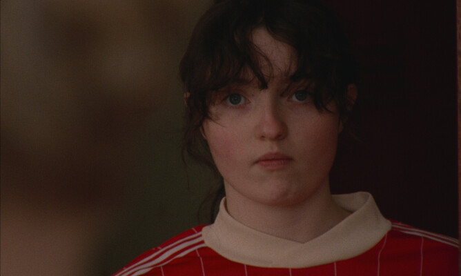 BLUE JEAN - Lucy Halliday as Lois