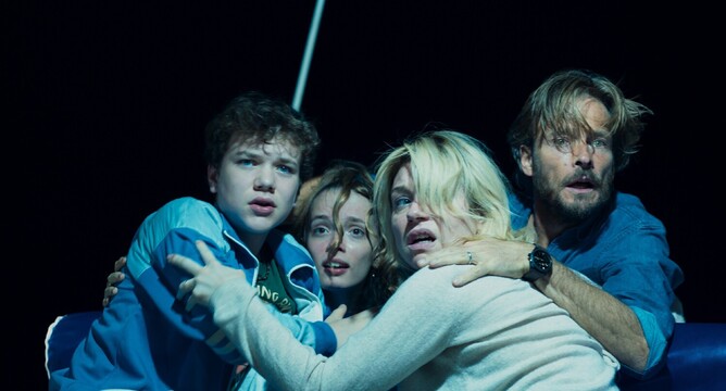 SURVIVE - Directed by Frederic Jardin