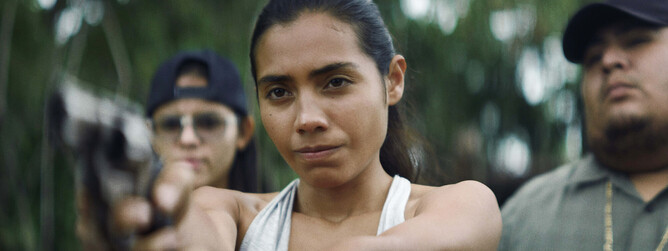 CADEJO BLANCO starring Karen Martínez