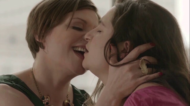 London Unplugged Pictures (Polly Lister and Miriam Gould kiss)