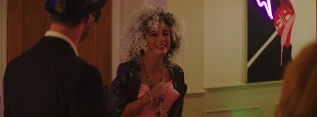 Dani Dyer in HECKLE with frizzy hair