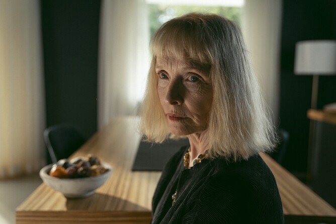 Ruth Paxton’ A BANQUET stars Sienna Guillory, Jessica Alexander, Ruby Stokes and Lindsay Duncan.