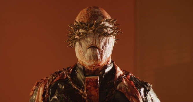 THORNS - Starring Doug Bradley, Cassandra Schomer, Jon Bennett, Bob Shumaker.