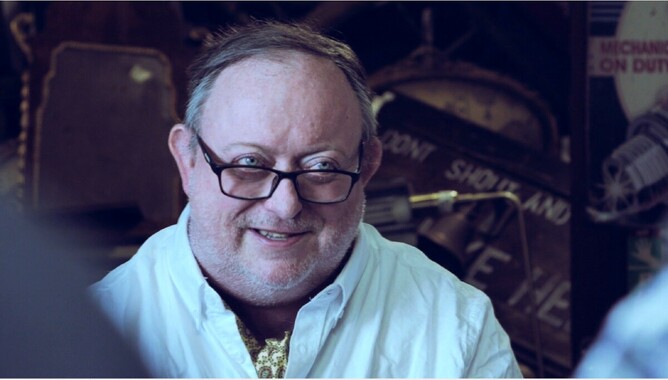 ARTIFACTS OF FEAR - Laurence R. Harvey as Mr. Kosminski