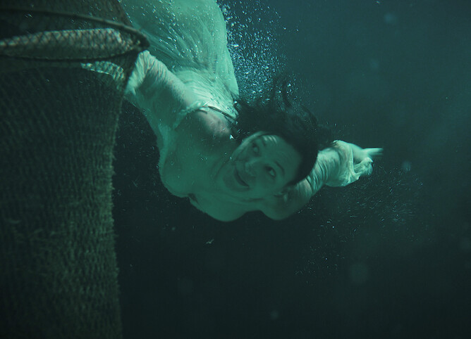 Julia Dordel underwater in THE BITTER TASTE