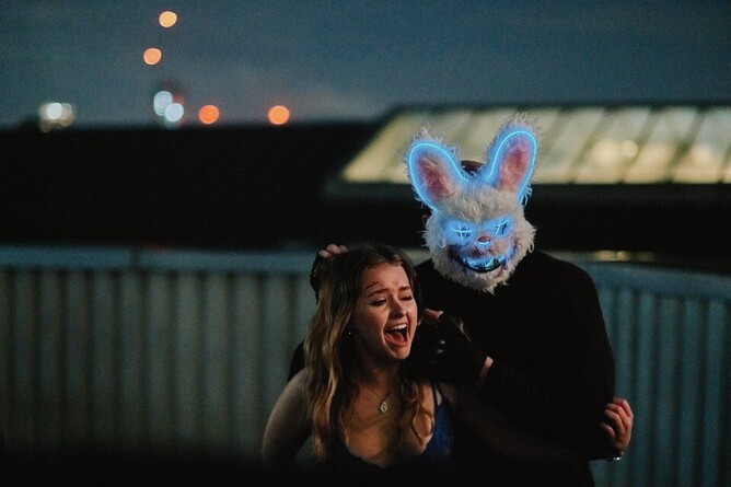 PETER RABID - Mandy (Madeleine Sidi) in a spot of bother!