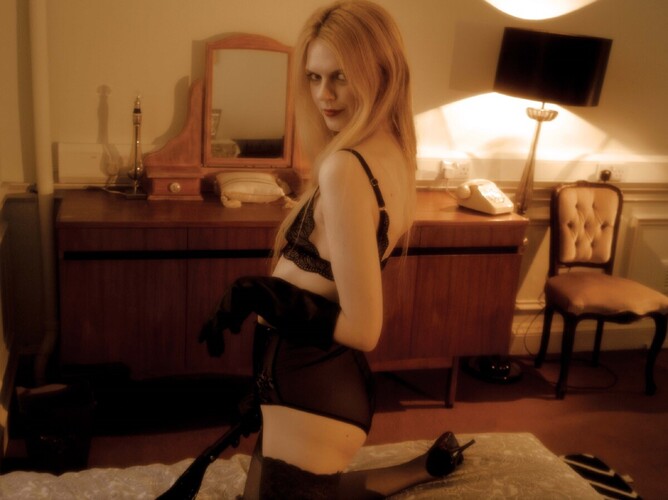 BURNT FLOWERS - Ayvianna Snow