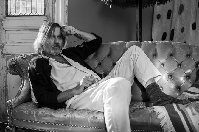 Jeff Fahey as Peter in A BIRD FLEW IN