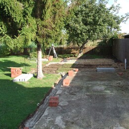 Setting the edge brick for the decking base.