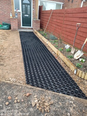 Gravel rings fixed down, just needs gravel put back