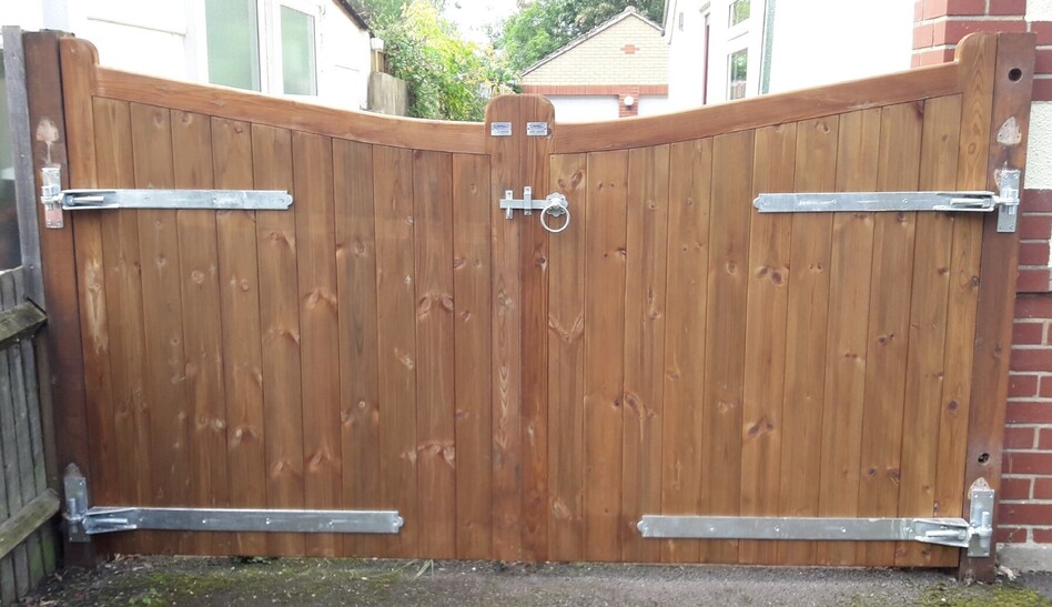*** WOODEN DOUBLE GATES DRIVEWAY TIMBER  GARDEN TONGUE & GROOVED FULLY FRAMED 
