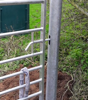 Field gate spring latch and chain