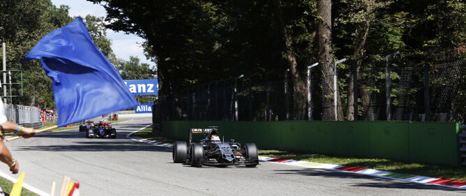 Formula 1 blue flags