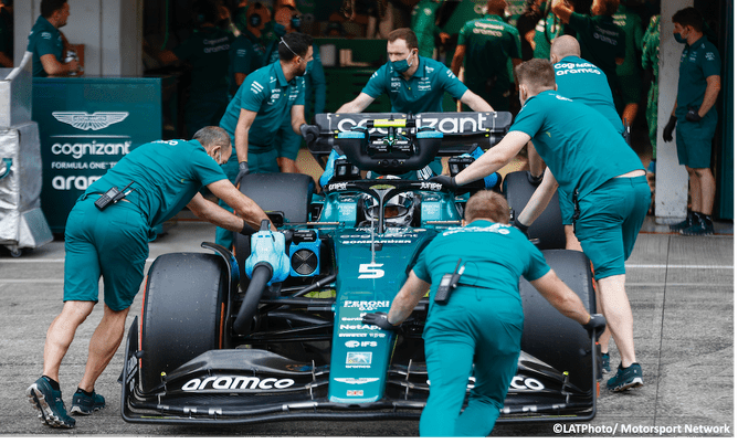 During qualifying, refuelling and tyre changes happen quickly in between runs. CREDIT: LAT Images