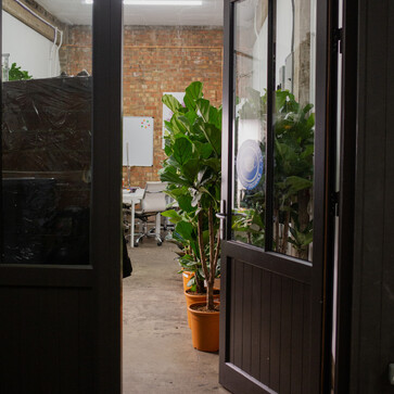 The 'Corner' studios; cosy, bright and the most budget-friendly category. A few benefit from a sunset view. Size ranges from 80 - 100 sqft.