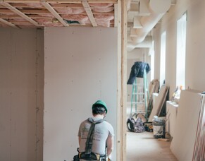 What VAT rate is charged on renovating an empty residential property?