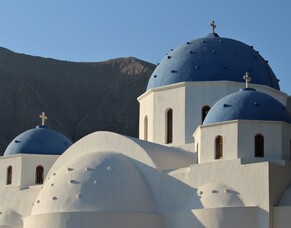 Why Perissa is a Great Base for a Holiday to Santorini
