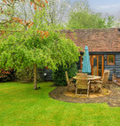 Walnut Barn - courtyard garden